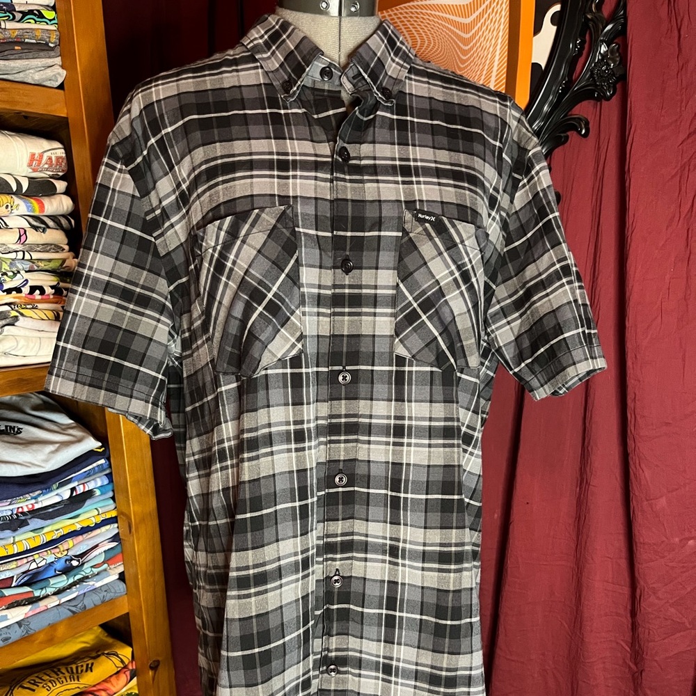 Hurley Short Sleeve Plaid Shirt Men’s Large Black Gray